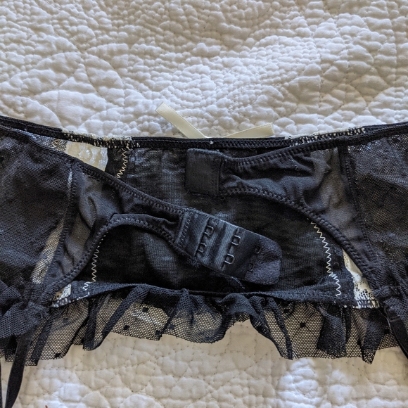 Lace Garter Belt ➰ - Picture 2 of 3